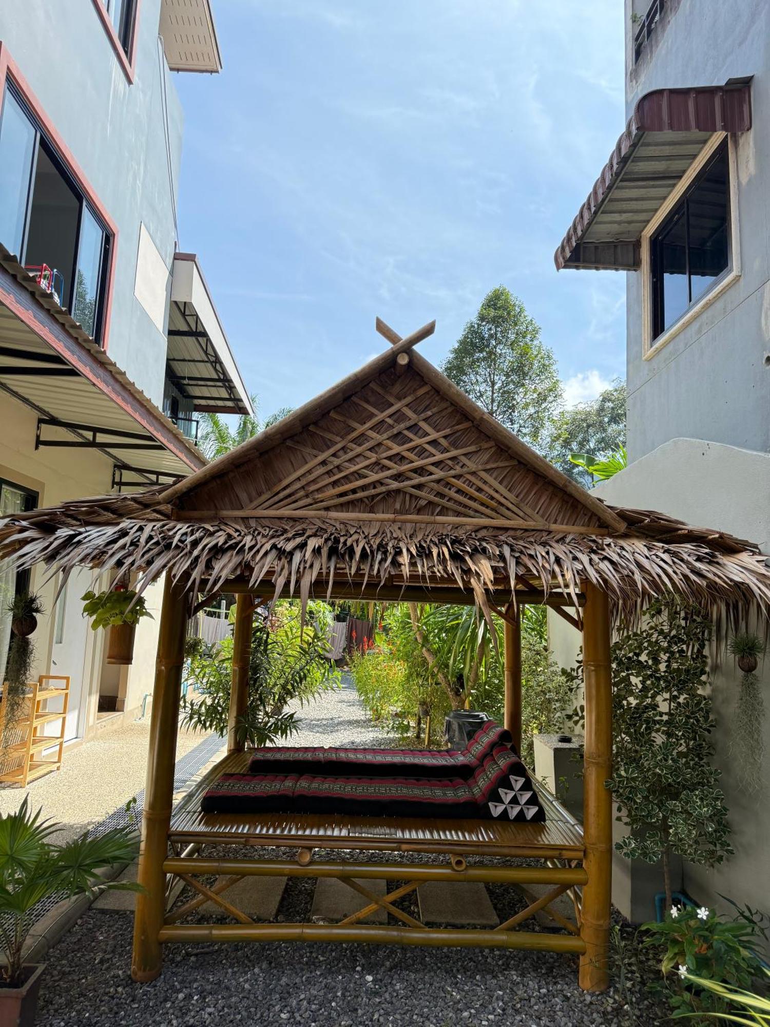 Flora Hostel Khaosok Khao Sok National Park Exterior photo